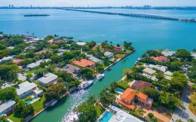 Los precios de las casas en Miami bajan, mientras los condominios siguen subiendo.